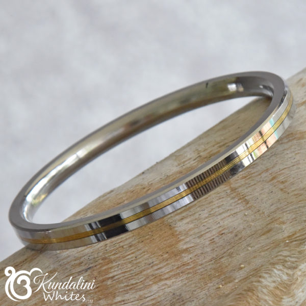 Kara - mens flat w brass ring