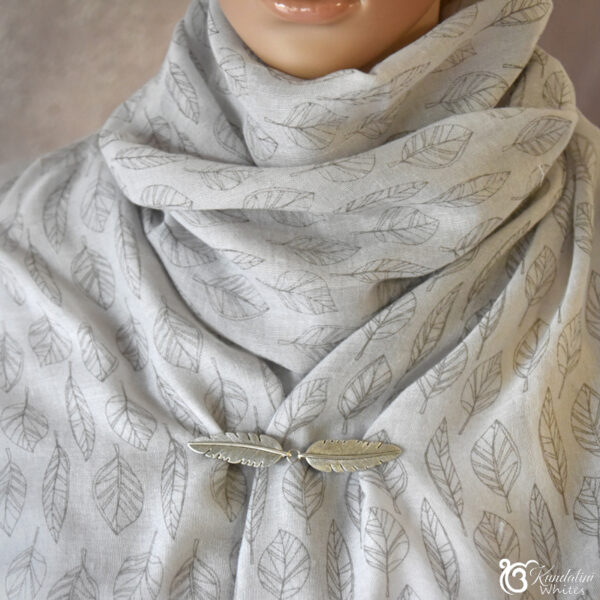 Scarf closure clip